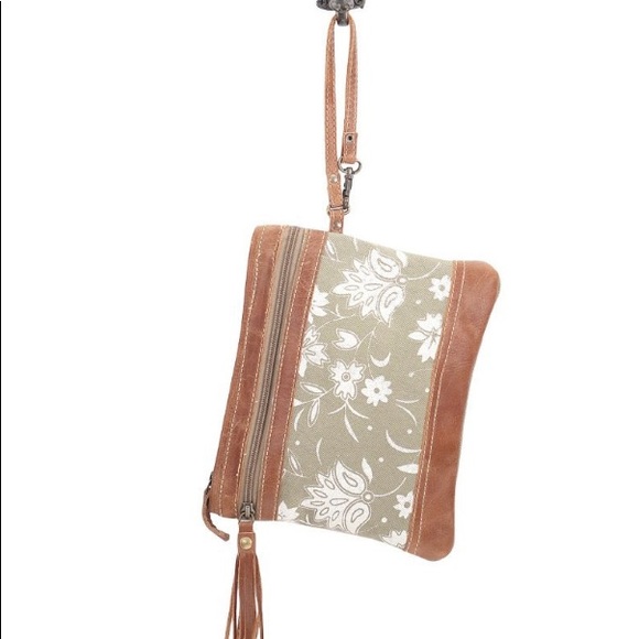 PETAL POUCH LEATHER CLUTCH SAGE/TAN - Picture 3 of 4